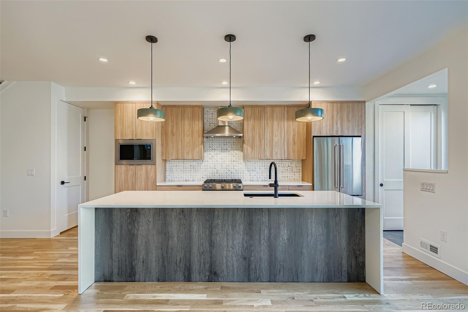 MLS Image #11 for 3963 n utica street,denver, Colorado
