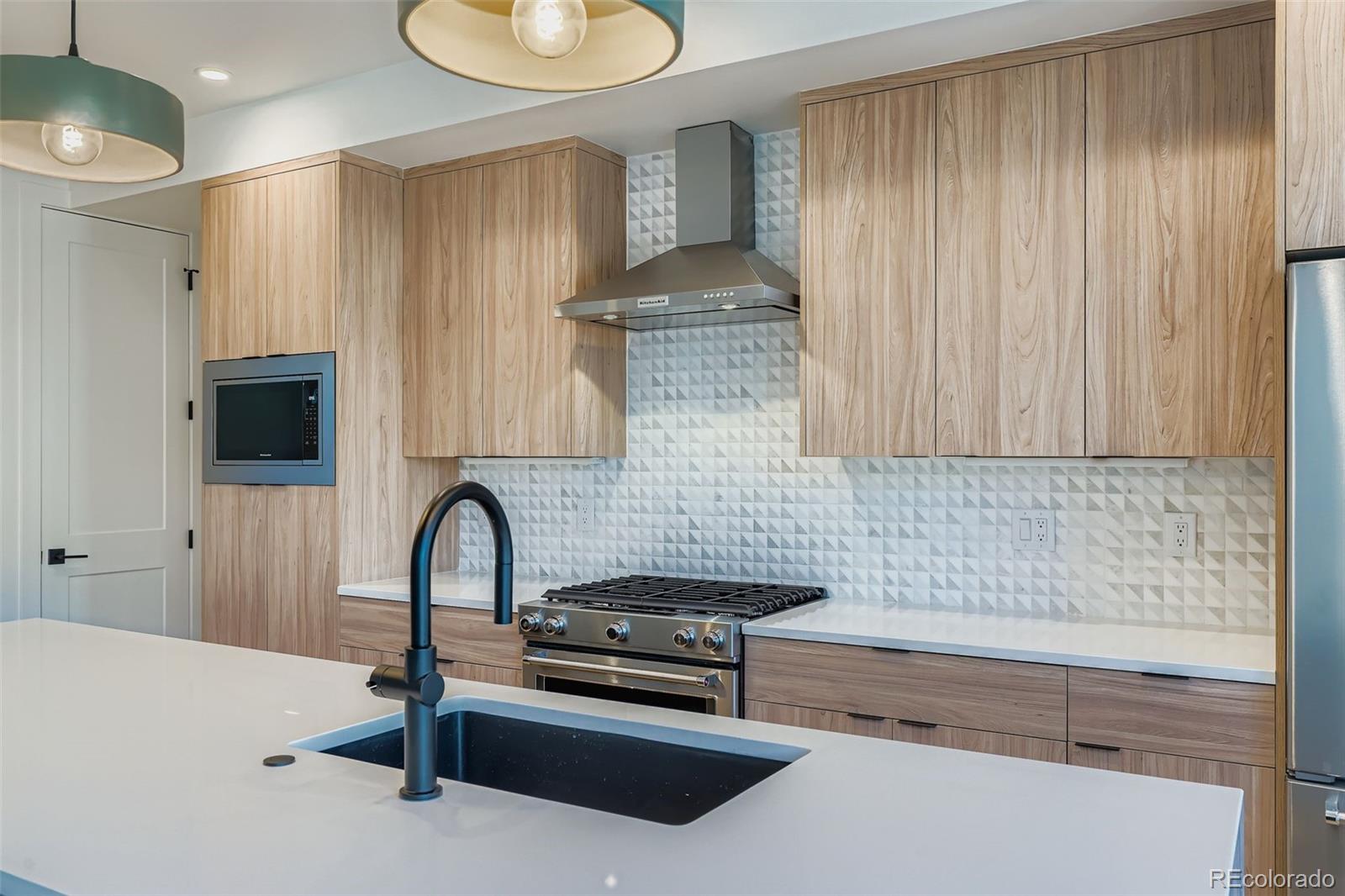 MLS Image #8 for 3963 n utica street,denver, Colorado