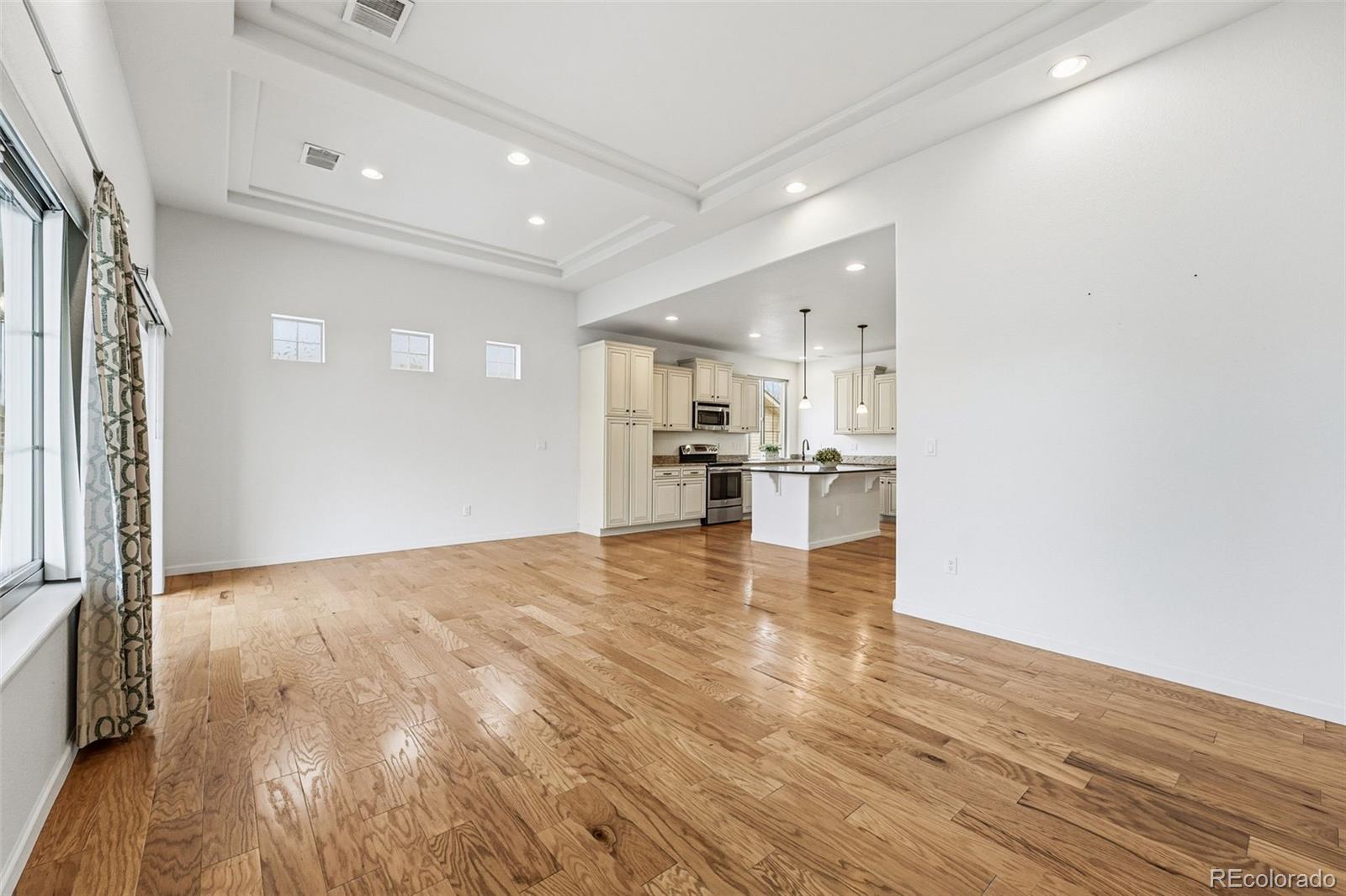 MLS Image #14 for 19753 e 54th avenue,denver, Colorado