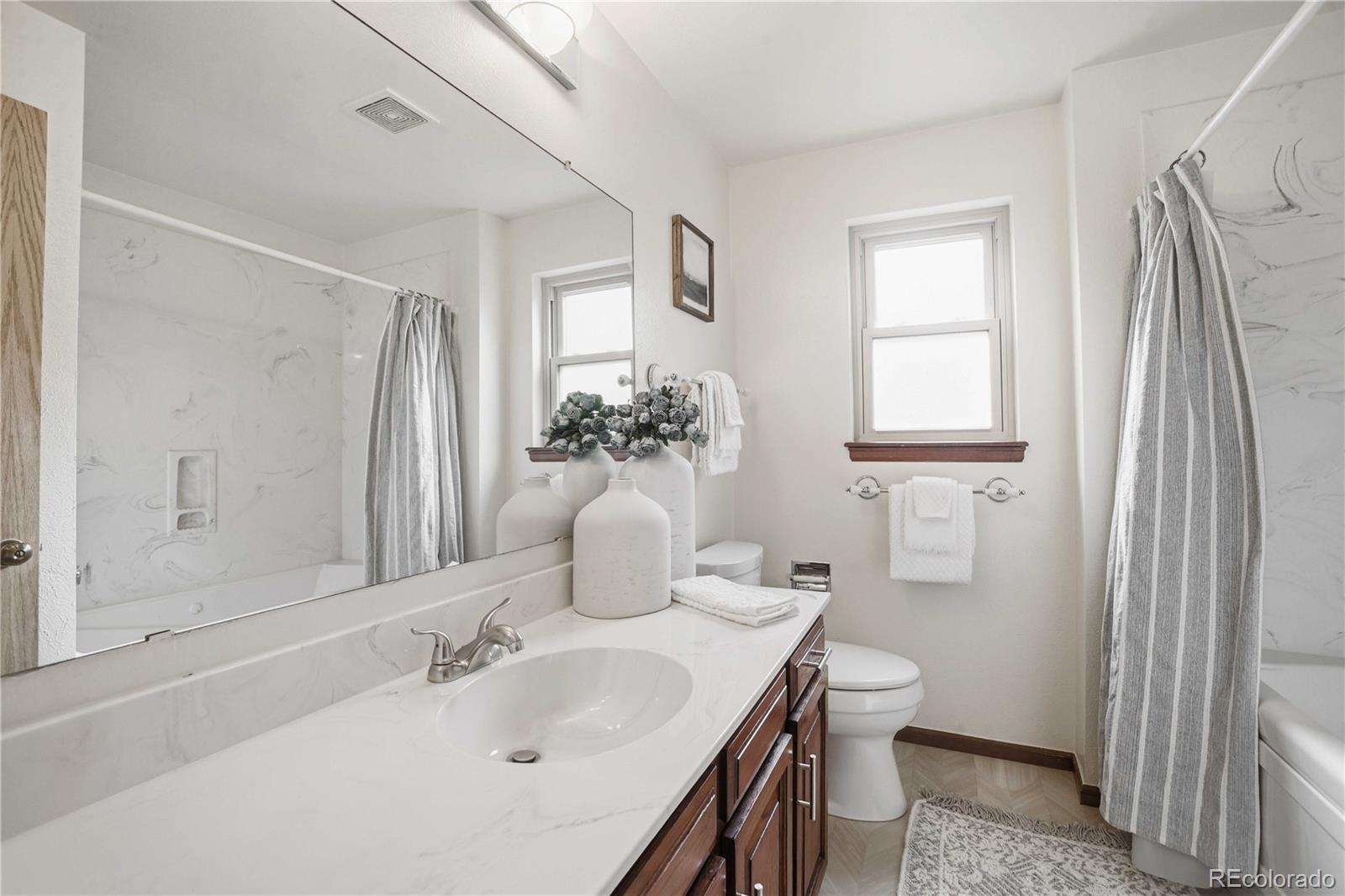 MLS Image #20 for 3378 s elkhart street,aurora, Colorado