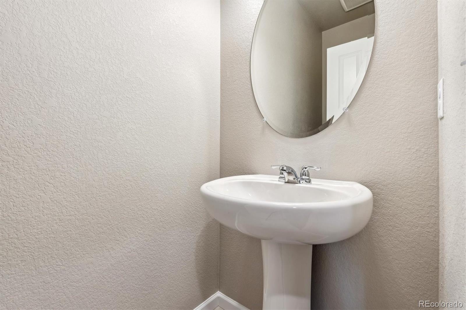 MLS Image #13 for 311  shoveler way,johnstown, Colorado