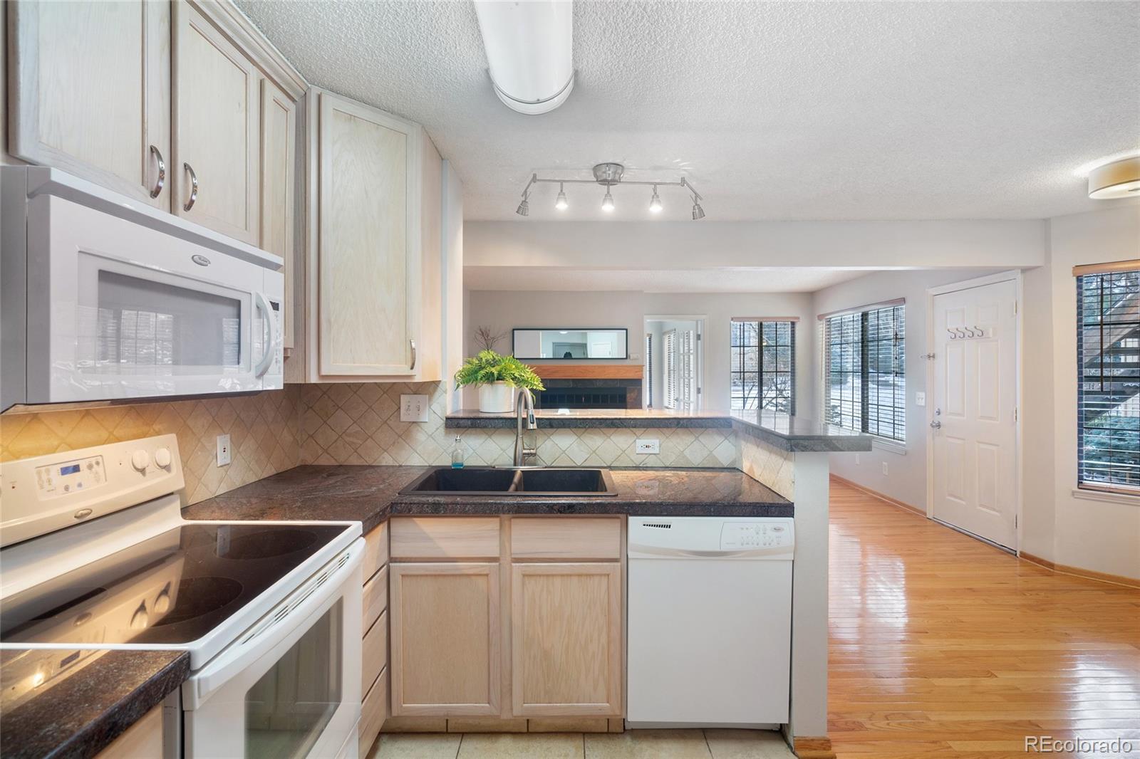 MLS Image #5 for 4862 e kentucky avenue d,denver, Colorado