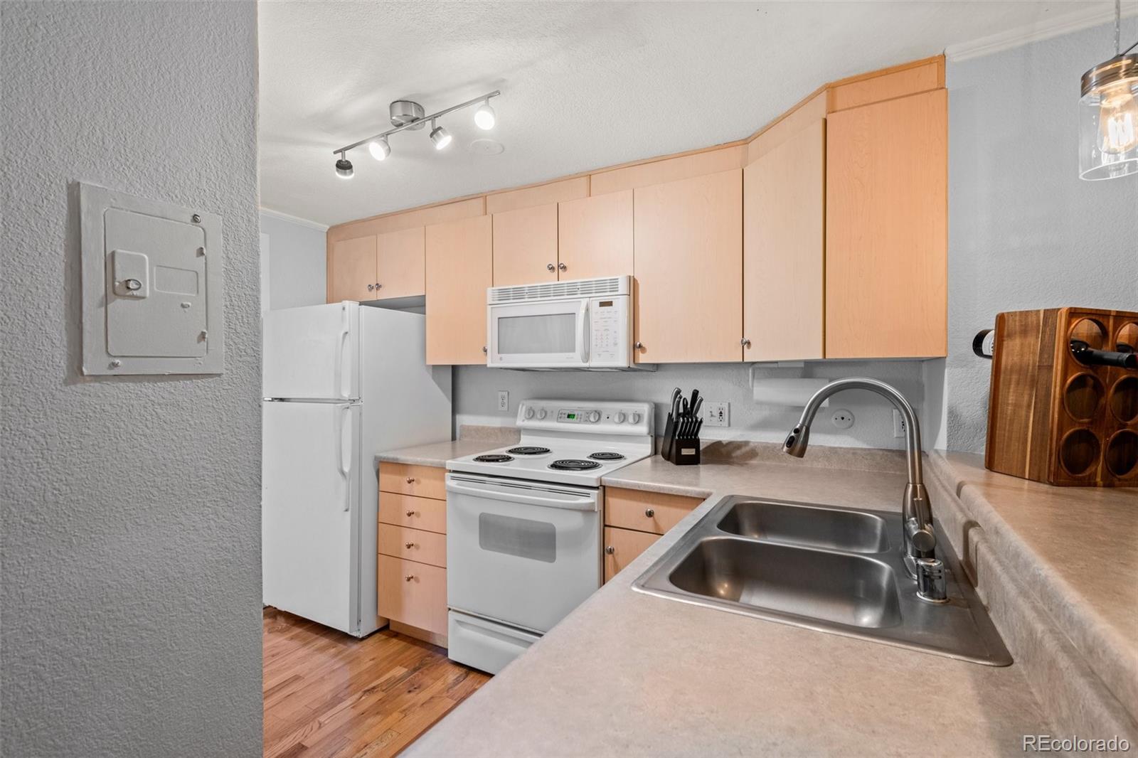 MLS Image #13 for 336 n grant street 202,denver, Colorado