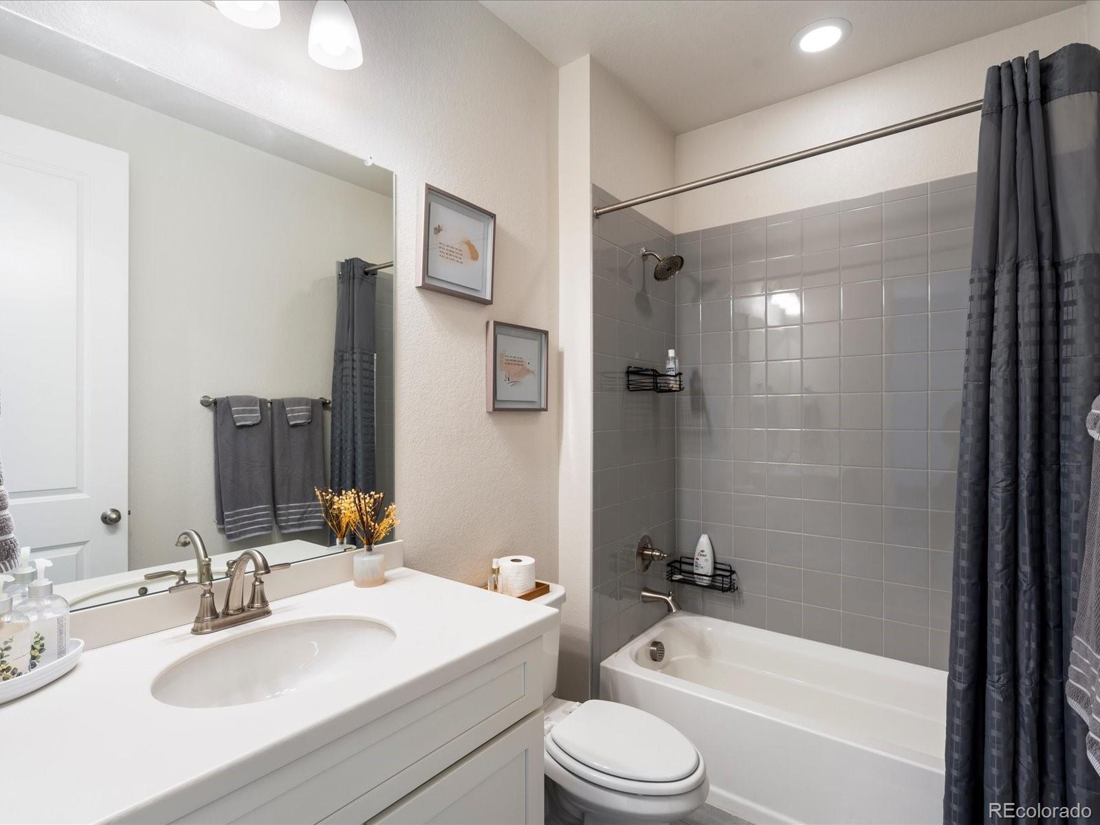 MLS Image #8 for 3921  eaton park street,aurora, Colorado