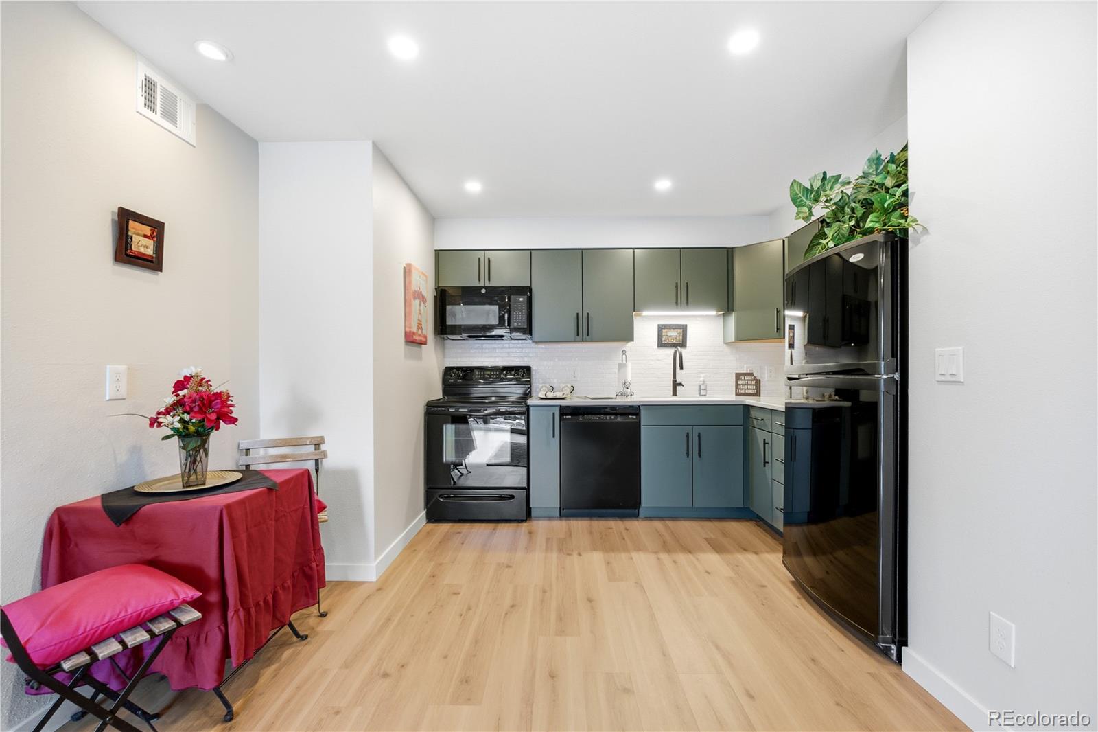 MLS Image #2 for 2575 s syracuse way d-205,denver, Colorado
