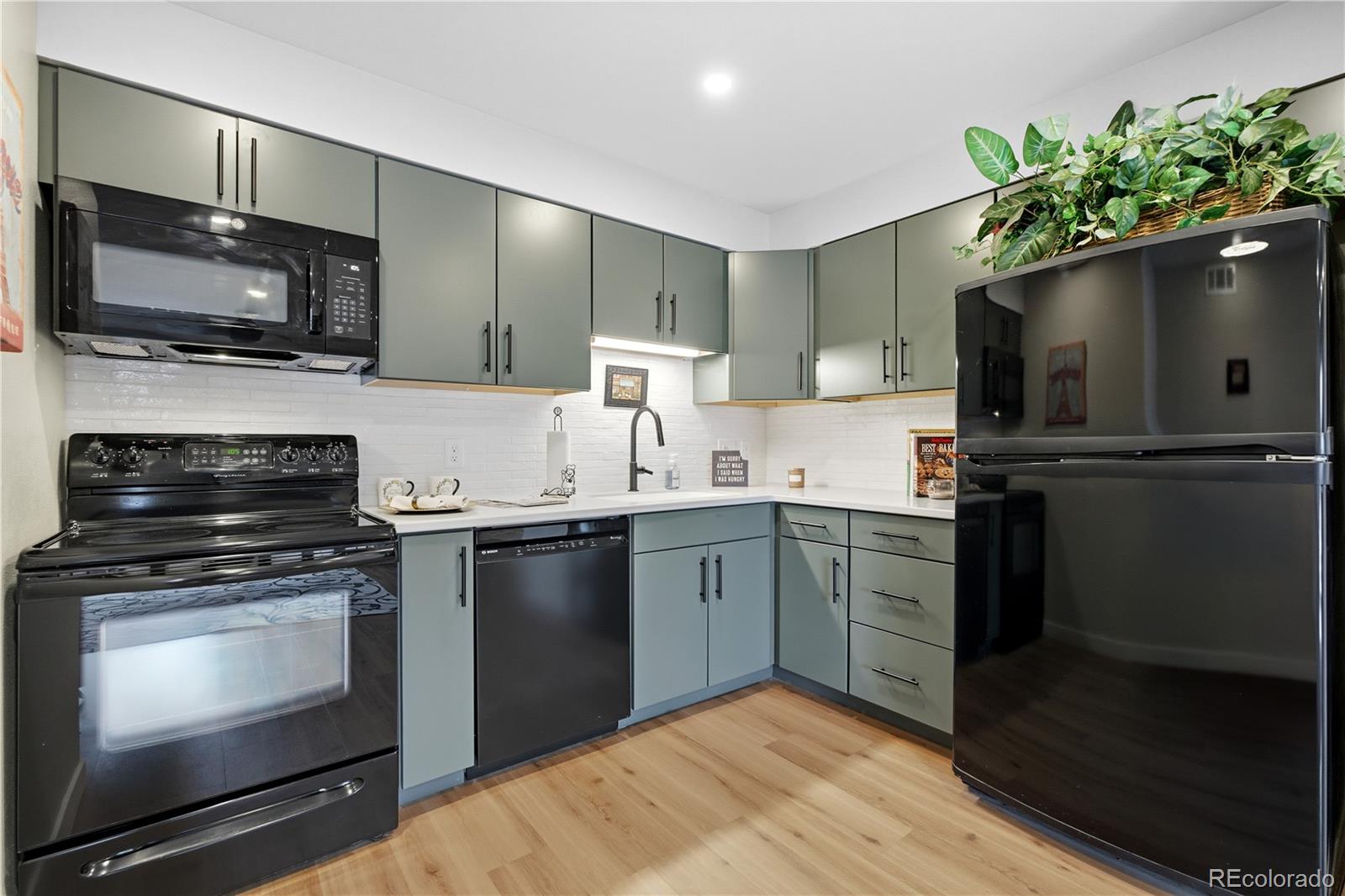 MLS Image #3 for 2575 s syracuse way d-205,denver, Colorado