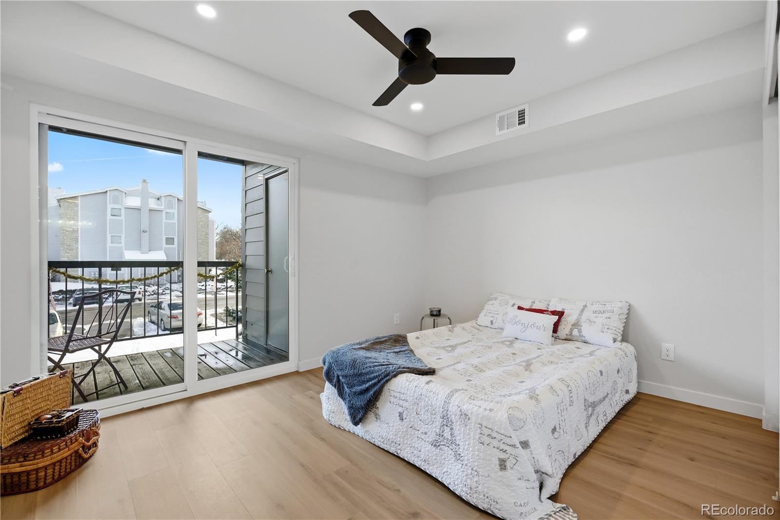 MLS Image #4 for 2575 s syracuse way d-205,denver, Colorado