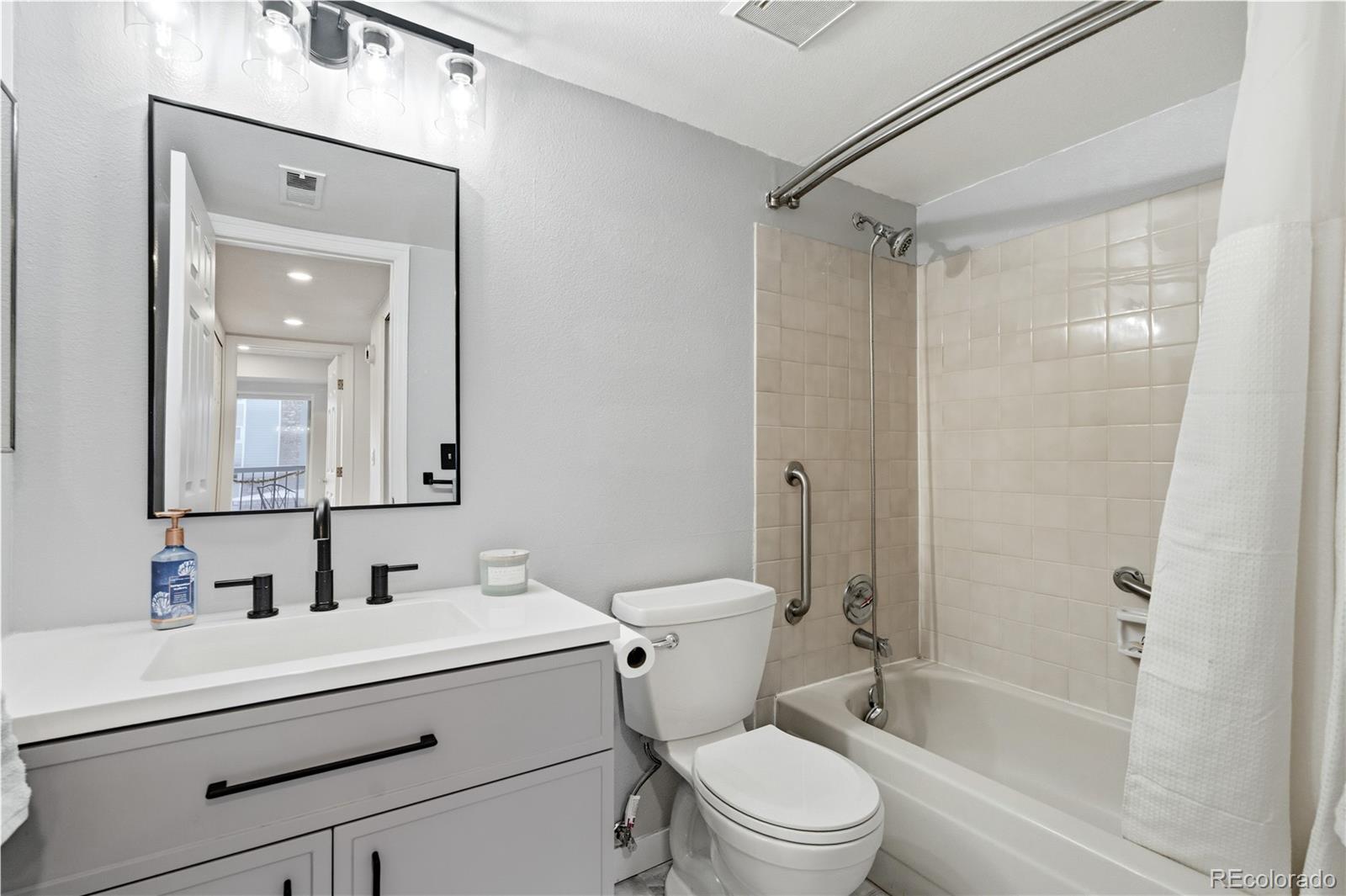 MLS Image #5 for 2575 s syracuse way d-205,denver, Colorado