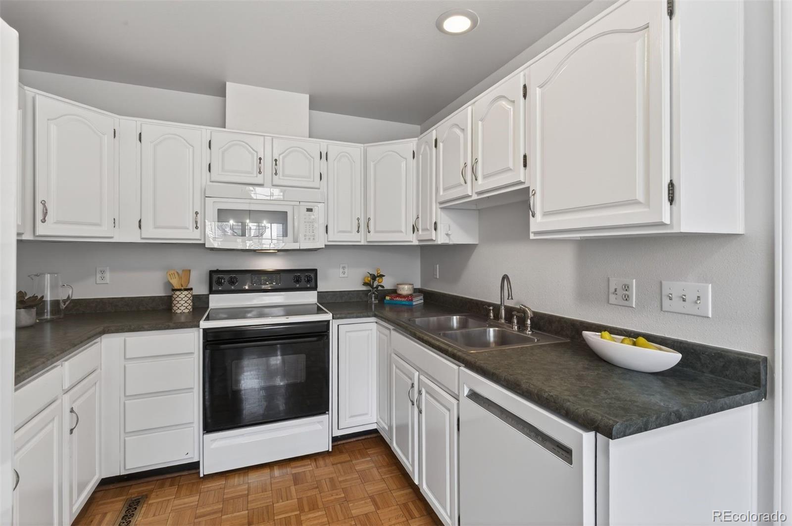 MLS Image #8 for 1615 s syracuse street,denver, Colorado