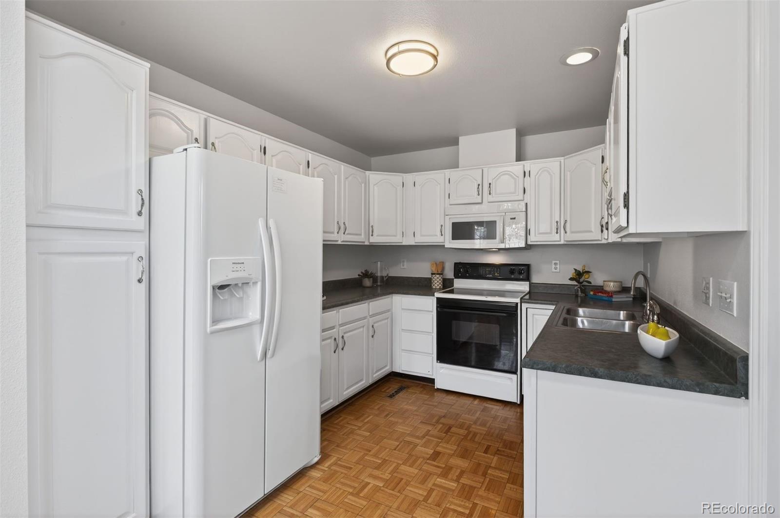 MLS Image #9 for 1615 s syracuse street,denver, Colorado