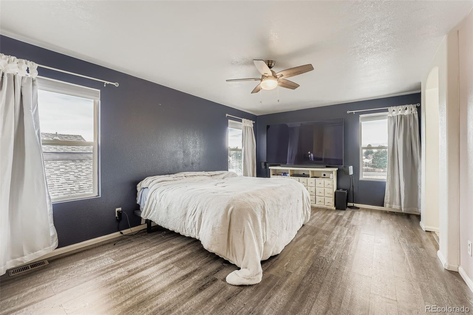 MLS Image #10 for 2751 s waco way,aurora, Colorado