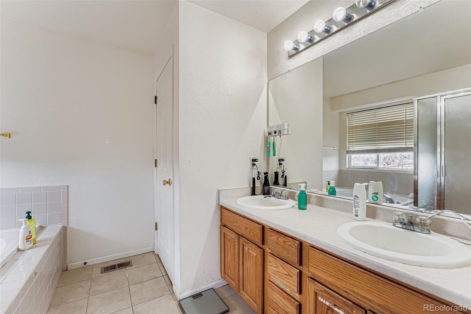 MLS Image #12 for 2751 s waco way,aurora, Colorado
