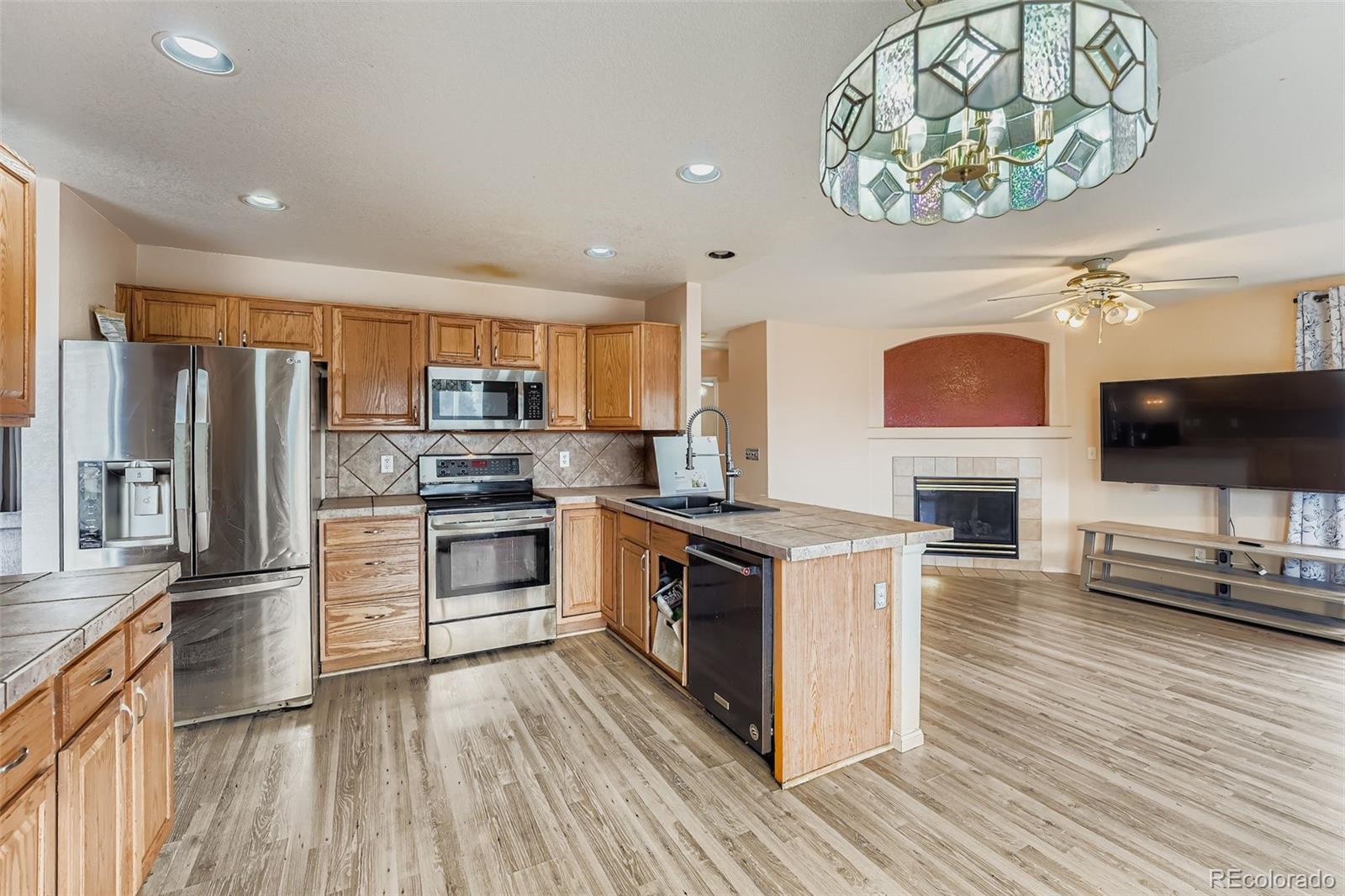 MLS Image #2 for 2751 s waco way,aurora, Colorado