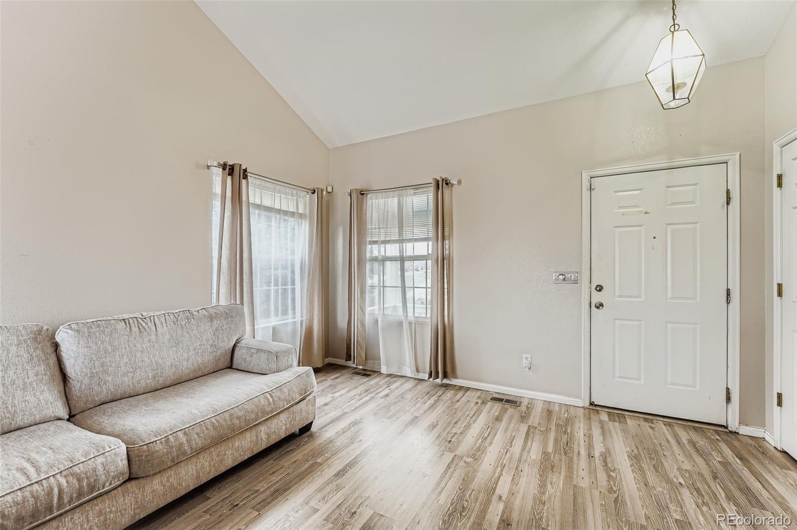 MLS Image #8 for 2751 s waco way,aurora, Colorado