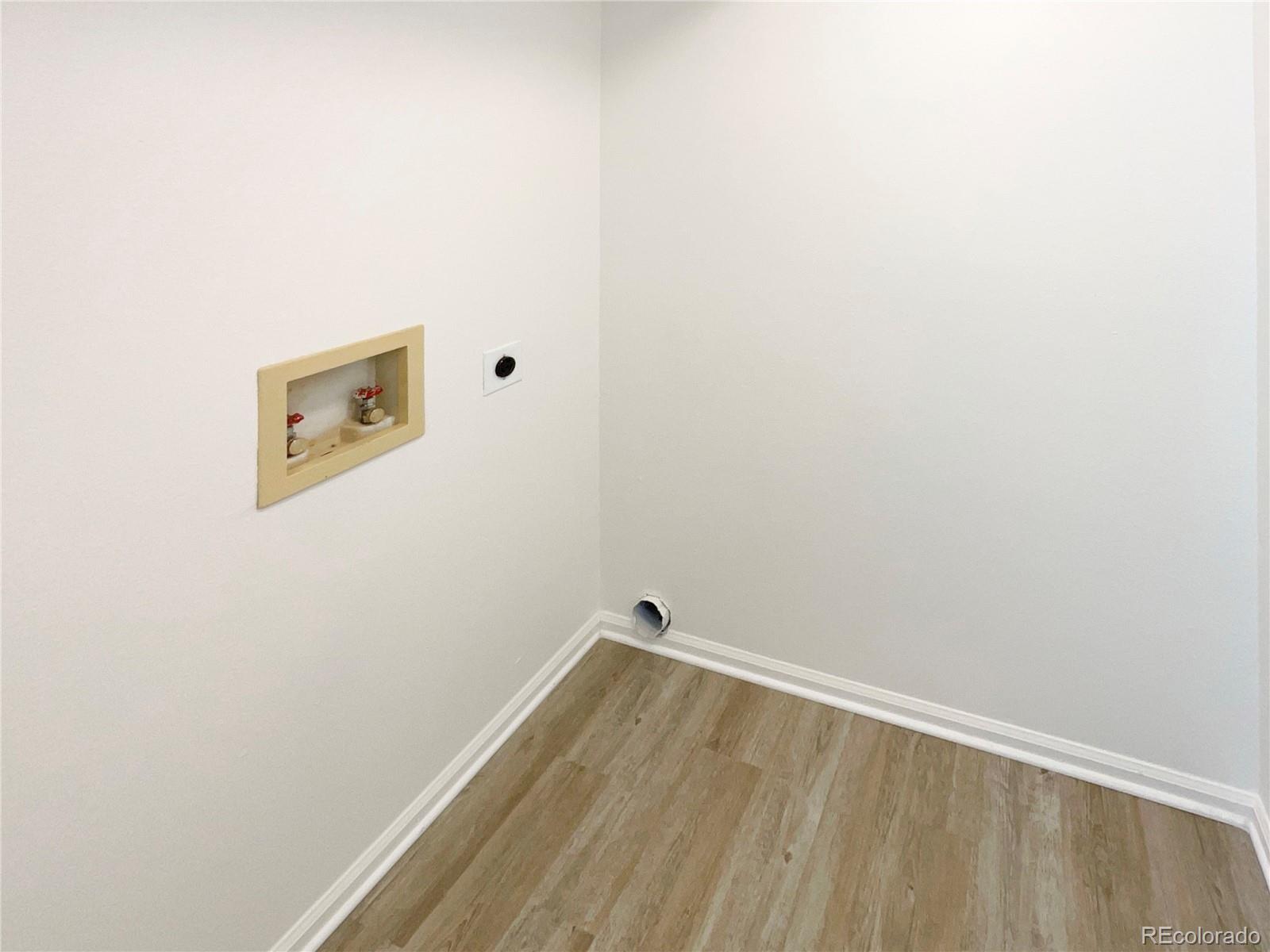 MLS Image #13 for 19370 e 40th place,denver, Colorado