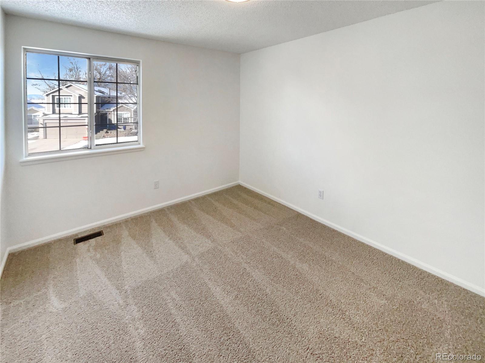 MLS Image #19 for 19370 e 40th place,denver, Colorado