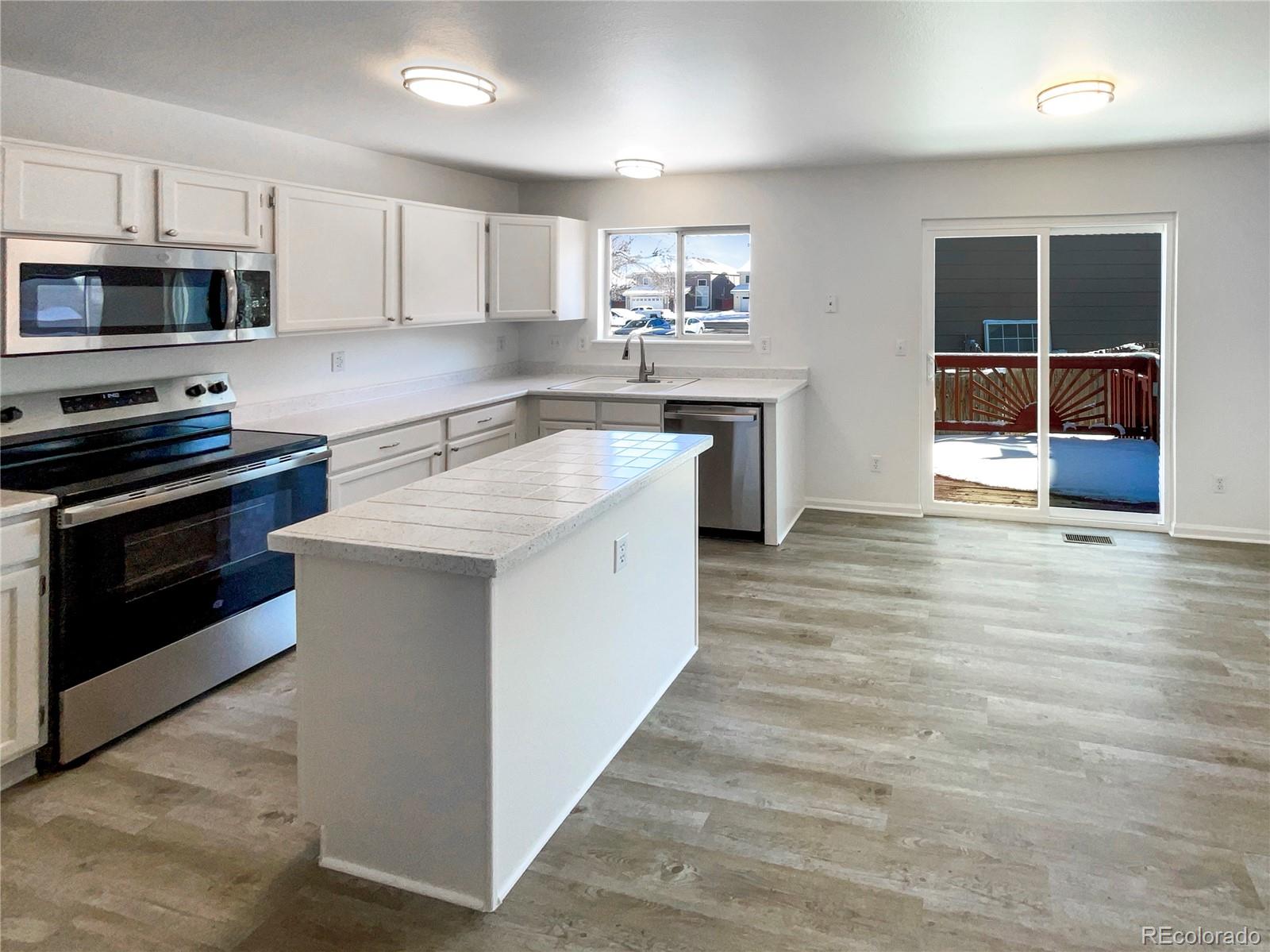 MLS Image #8 for 19370 e 40th place,denver, Colorado