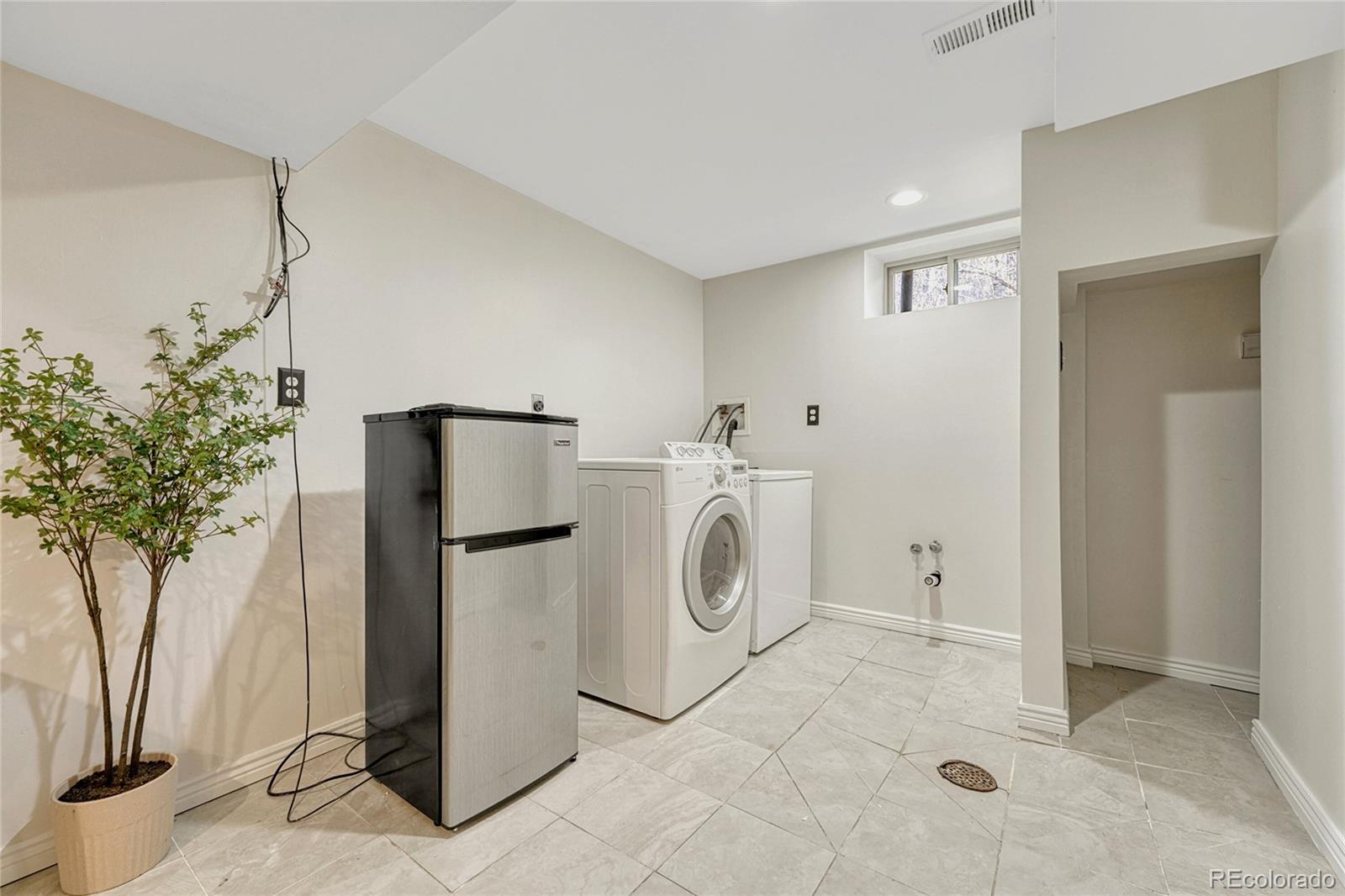 MLS Image #13 for 732 n poplar street,denver, Colorado