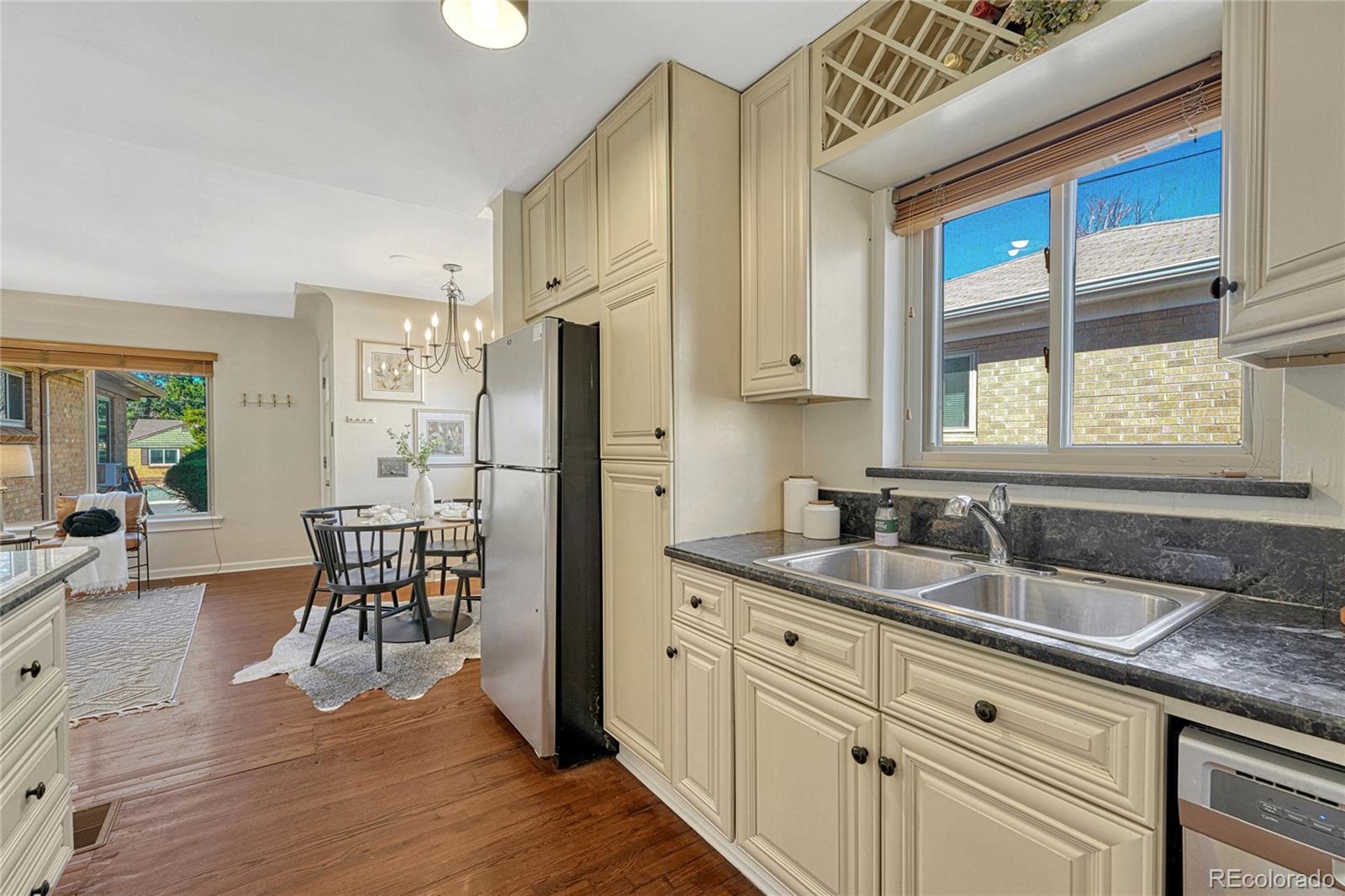 MLS Image #4 for 732 n poplar street,denver, Colorado