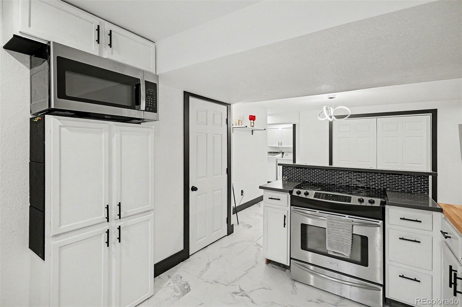 MLS Image #20 for 14894 e warren avenue,aurora, Colorado