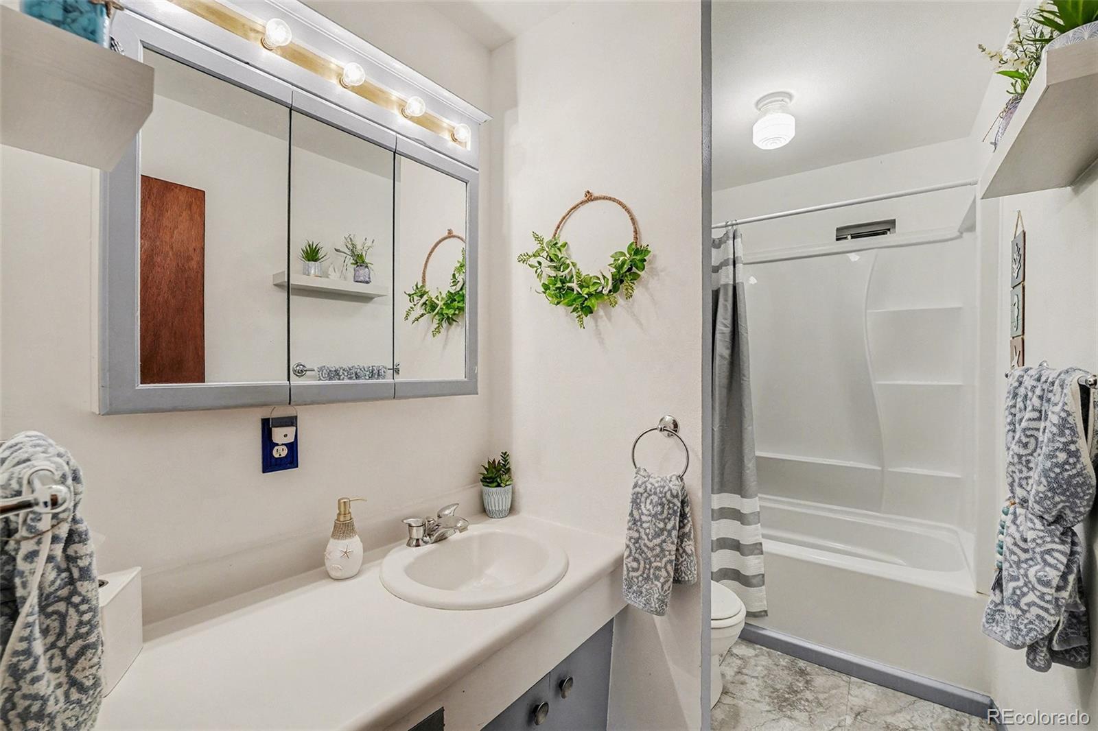 MLS Image #18 for 7690  greenwood boulevard,denver, Colorado