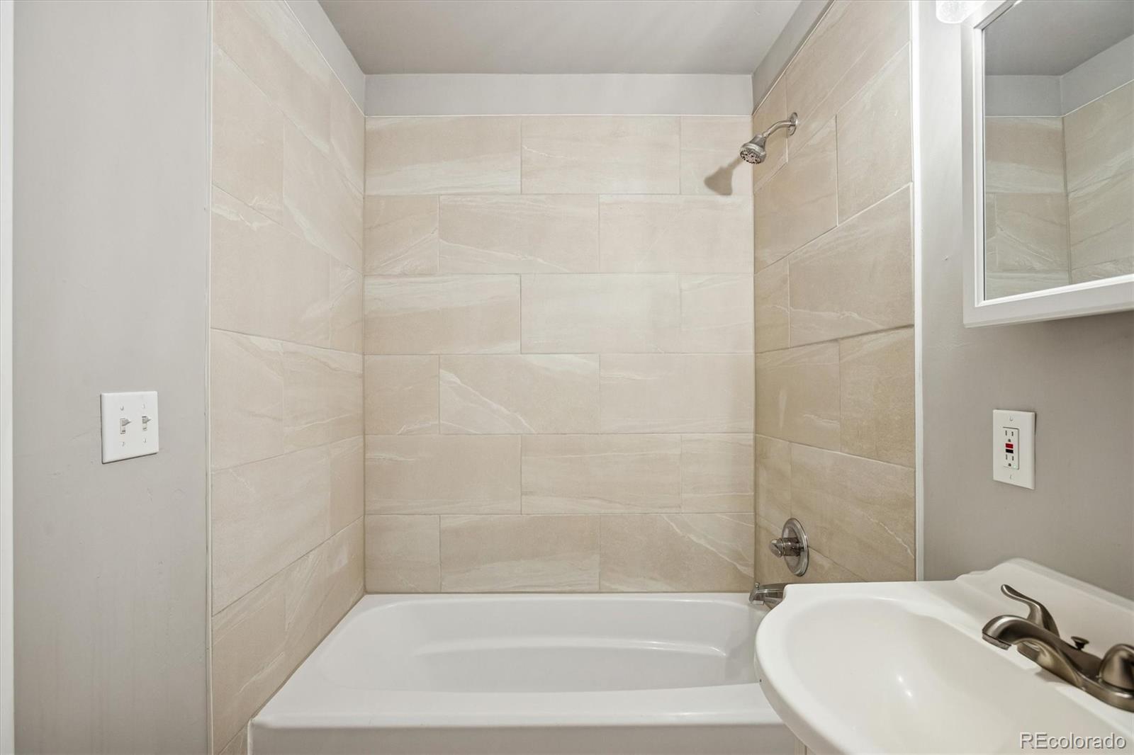 MLS Image #19 for 1680  newark street,aurora, Colorado