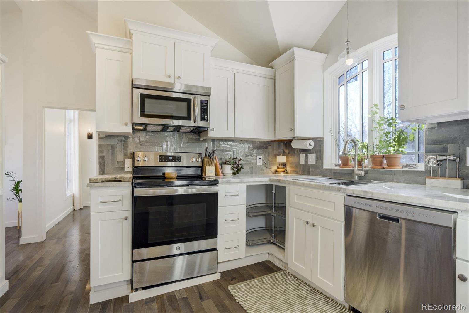 MLS Image #11 for 114-1/2 n 7th street,colorado springs, Colorado