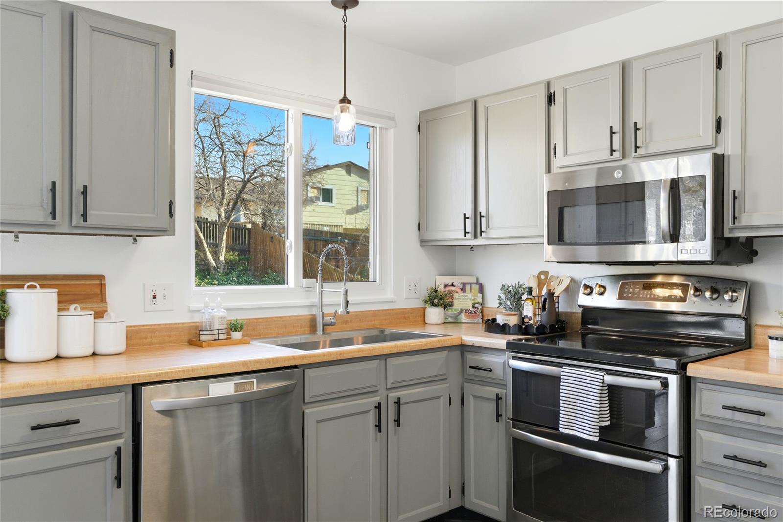 MLS Image #11 for 18932 e kansas drive,aurora, Colorado