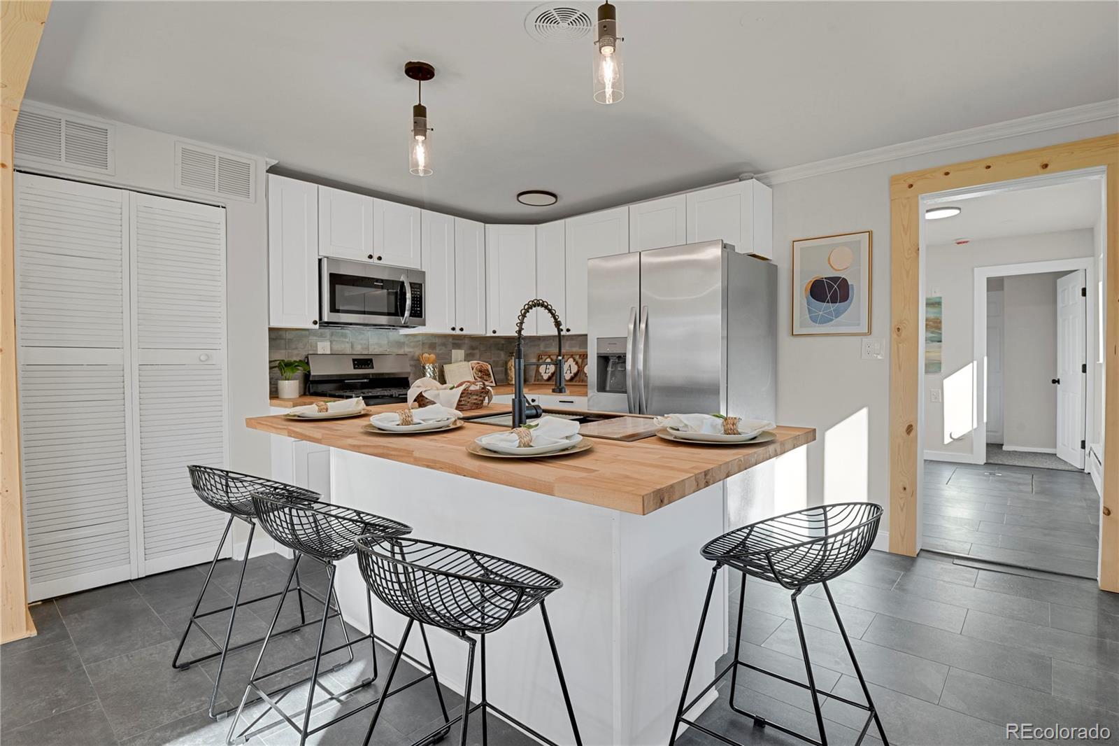 MLS Image #4 for 724 e costilla street,colorado springs, Colorado