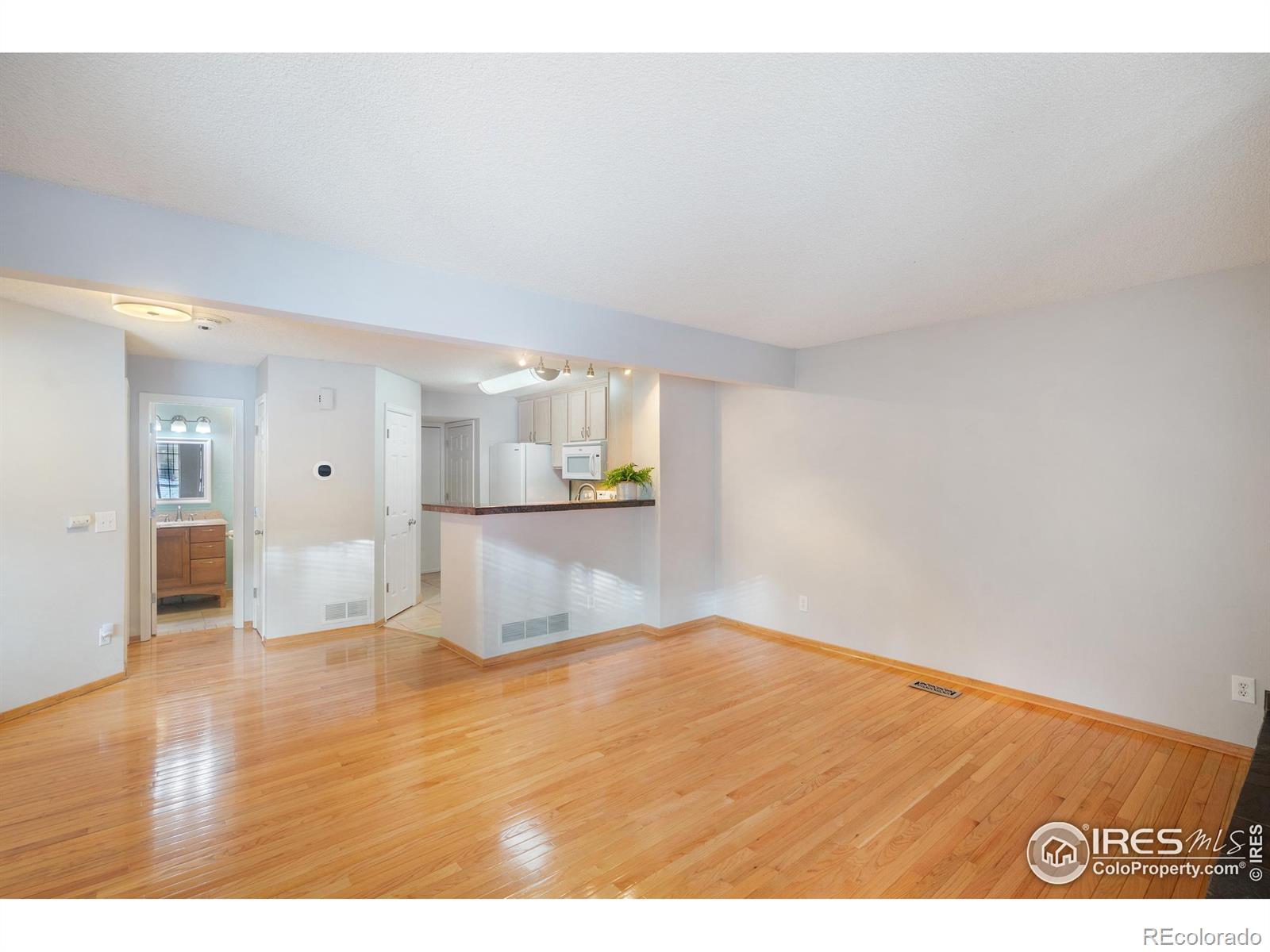 MLS Image #12 for 4862 e kentucky avenue,denver, Colorado
