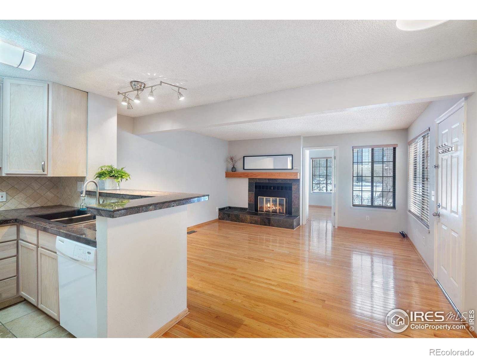 MLS Image #6 for 4862 e kentucky avenue,denver, Colorado