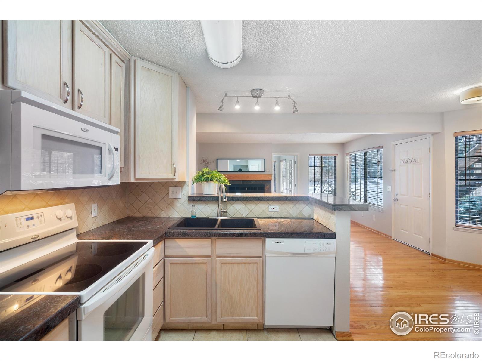 MLS Image #7 for 4862 e kentucky avenue,denver, Colorado