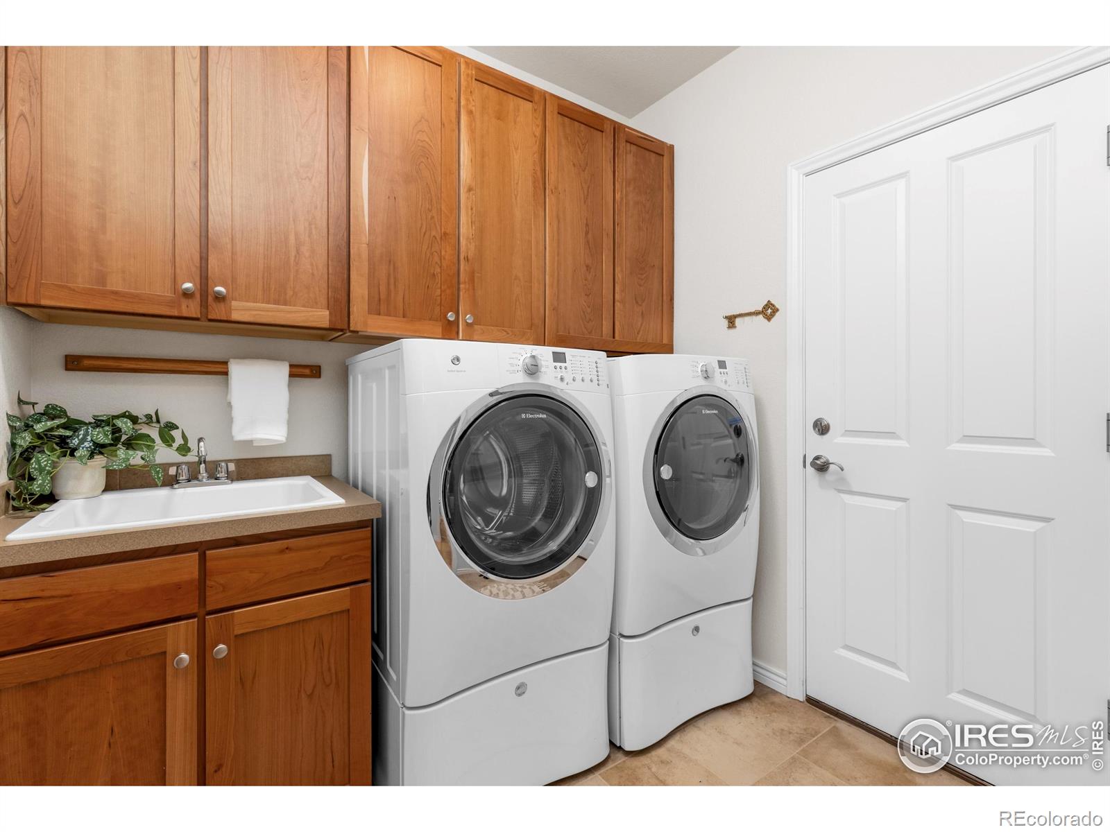 MLS Image #21 for 417  raymond court,lyons, Colorado
