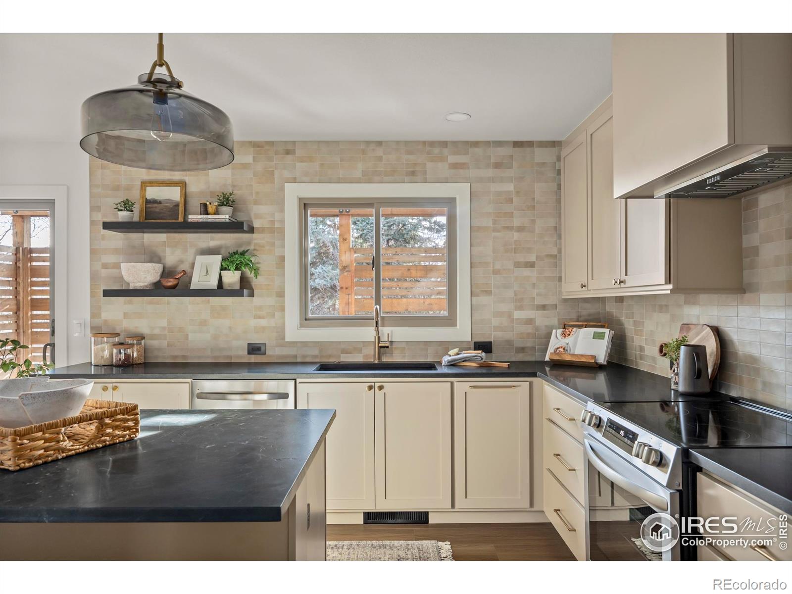 MLS Image #5 for 1125  oakmont court,fort collins, Colorado