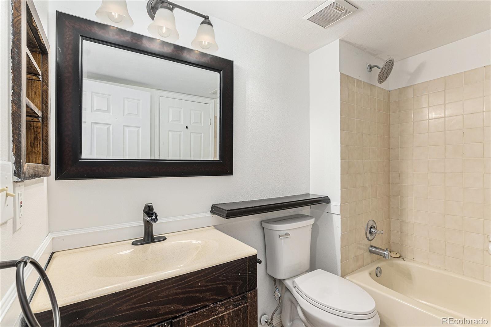 MLS Image #16 for 2575 s syracuse way m307,denver, Colorado