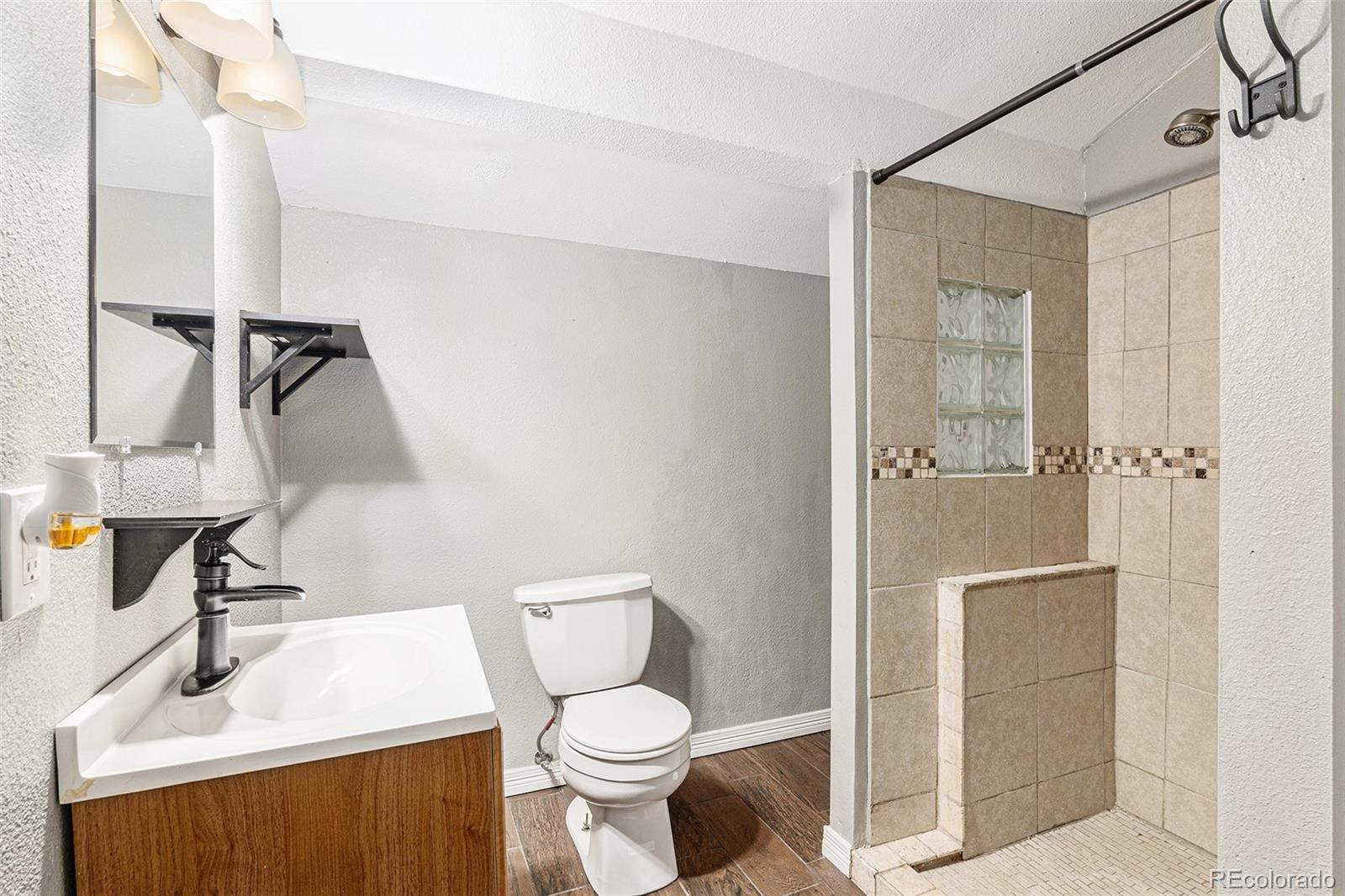 MLS Image #23 for 2575 s syracuse way m307,denver, Colorado