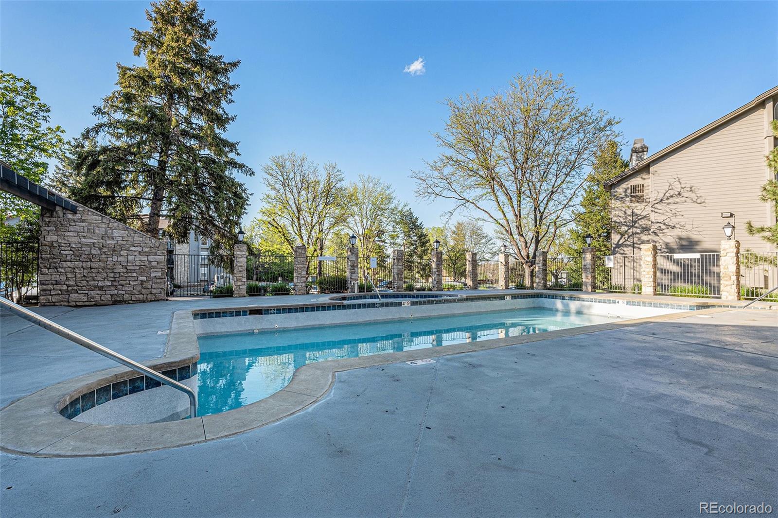 MLS Image #26 for 2575 s syracuse way m307,denver, Colorado