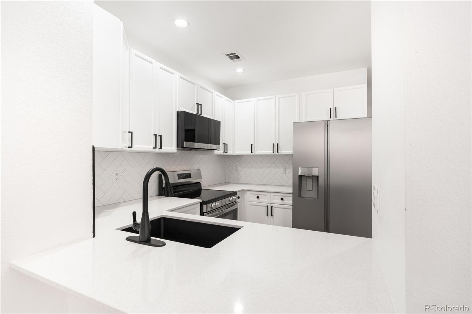 MLS Image #12 for 2708  syracuse street 111,denver, Colorado