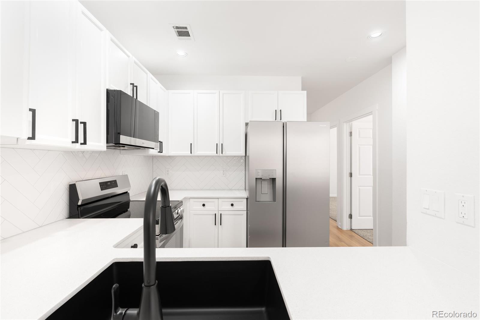 MLS Image #13 for 2708  syracuse street 111,denver, Colorado
