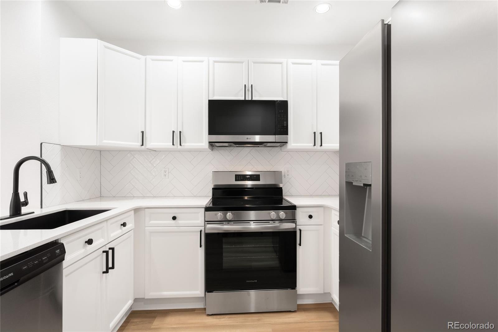 MLS Image #14 for 2708  syracuse street 111,denver, Colorado