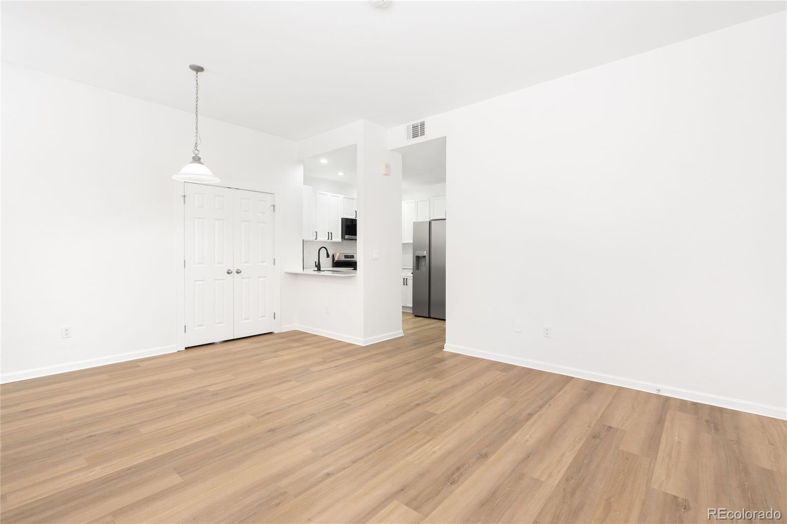 MLS Image #5 for 2708  syracuse street 111,denver, Colorado