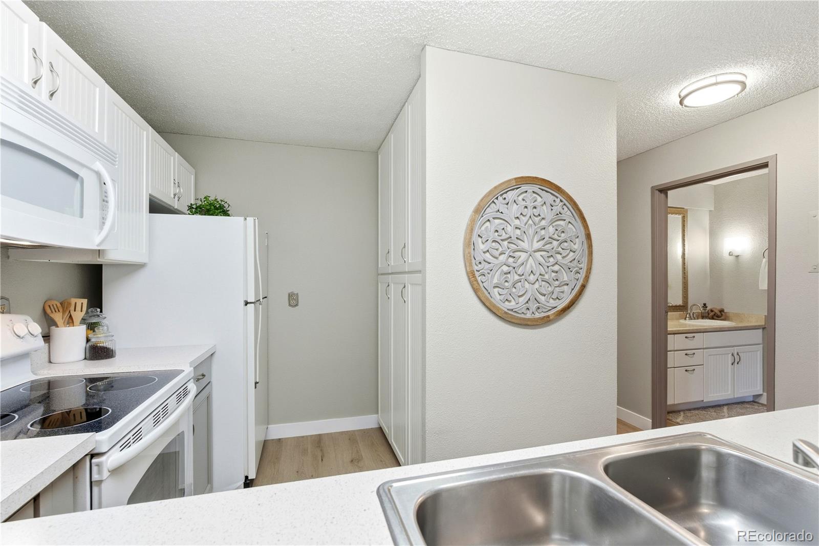 MLS Image #11 for 2880 s locust street 200s,denver, Colorado