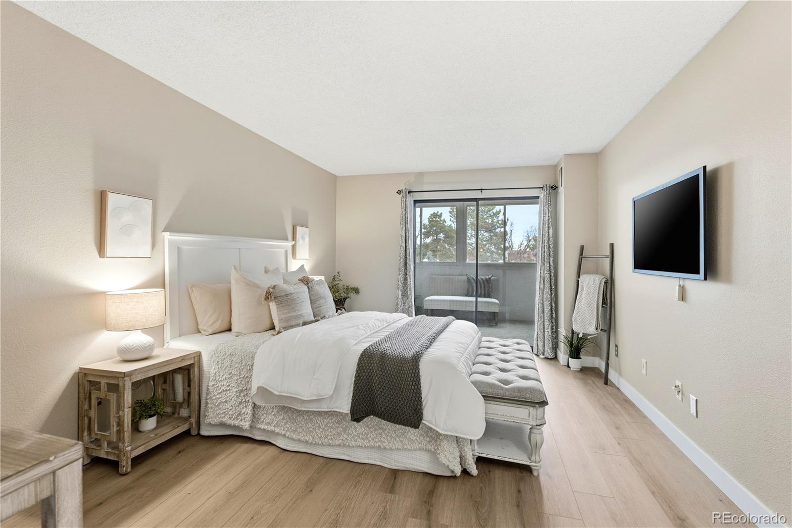 MLS Image #12 for 2880 s locust street 200s,denver, Colorado