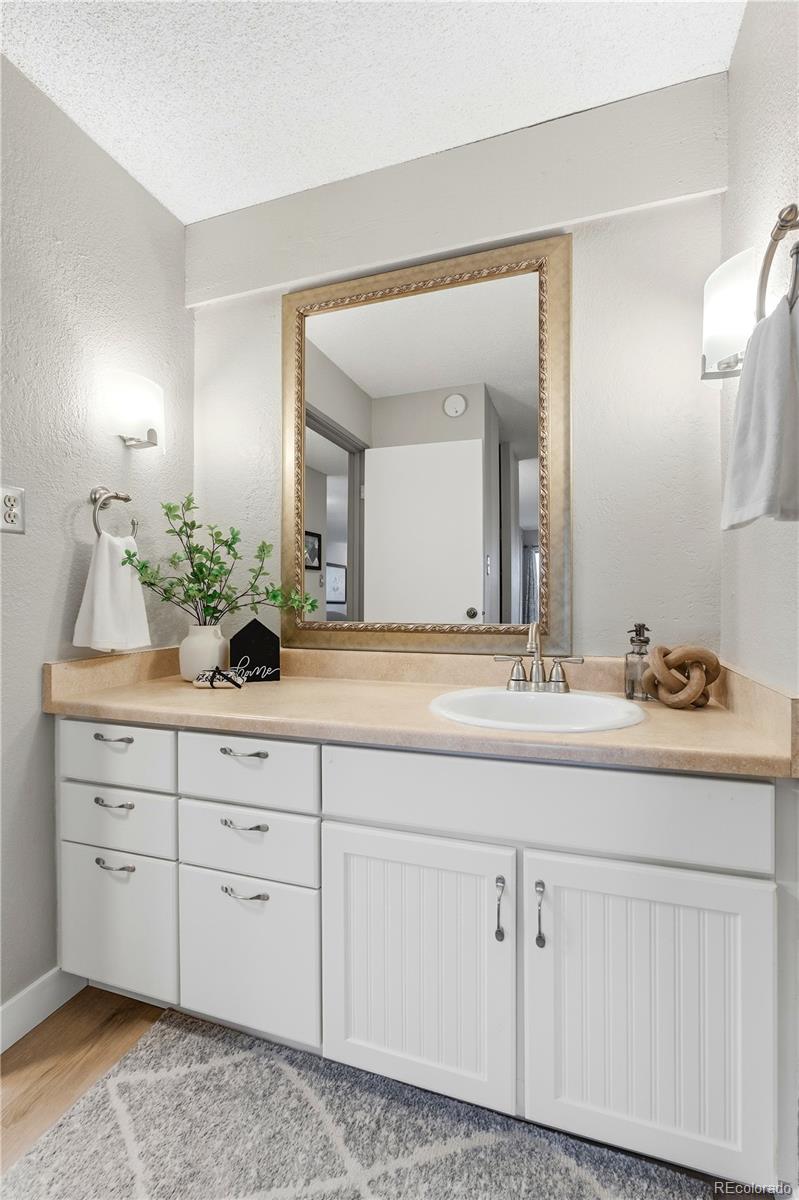 MLS Image #18 for 2880 s locust street 200s,denver, Colorado