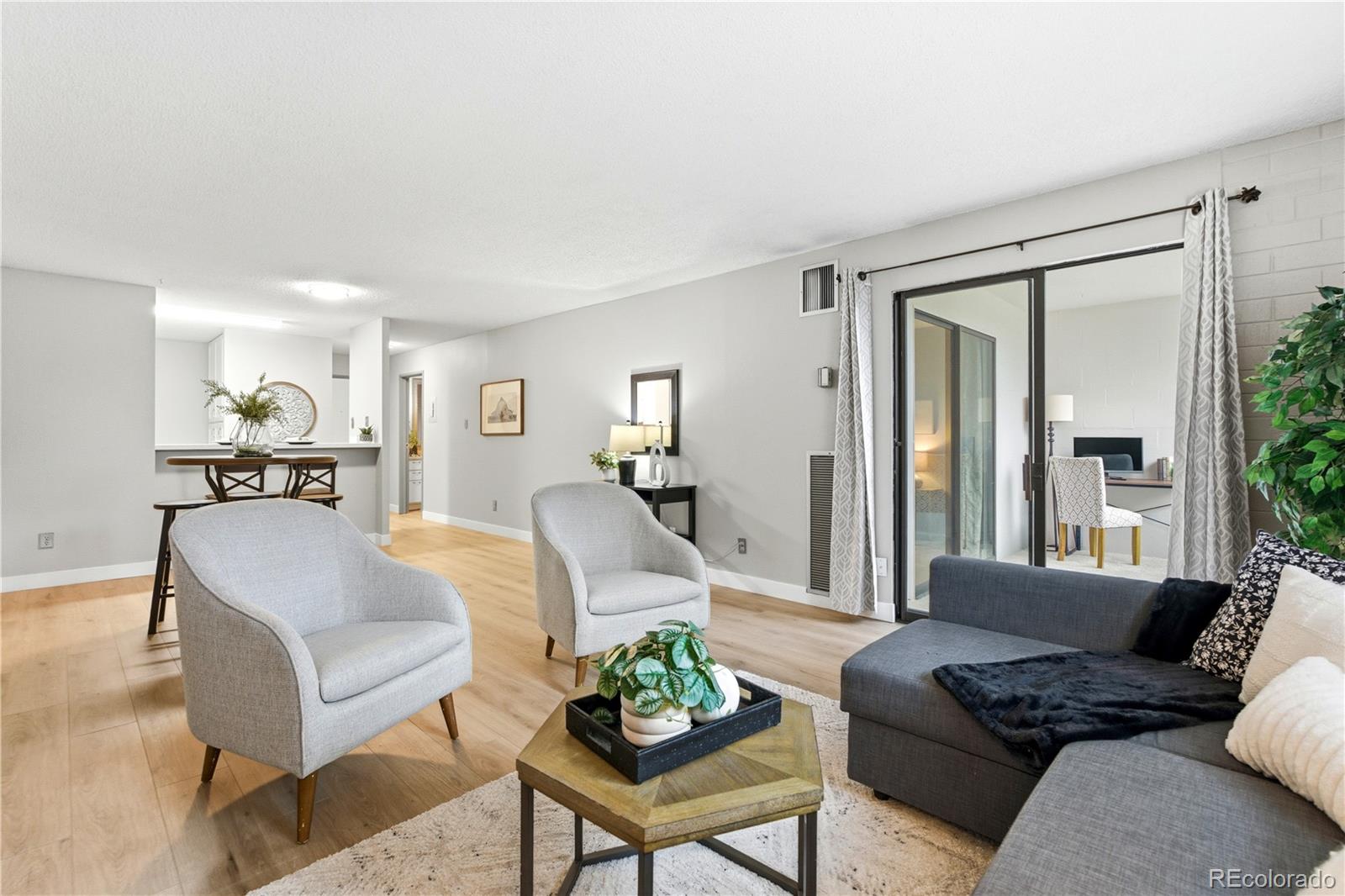 MLS Image #4 for 2880 s locust street 200s,denver, Colorado