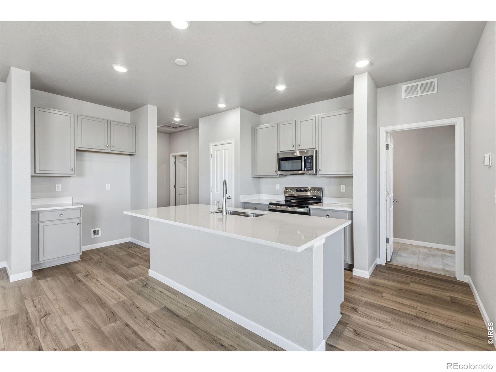 MLS Image #4 for 6801  utica circle,firestone, Colorado