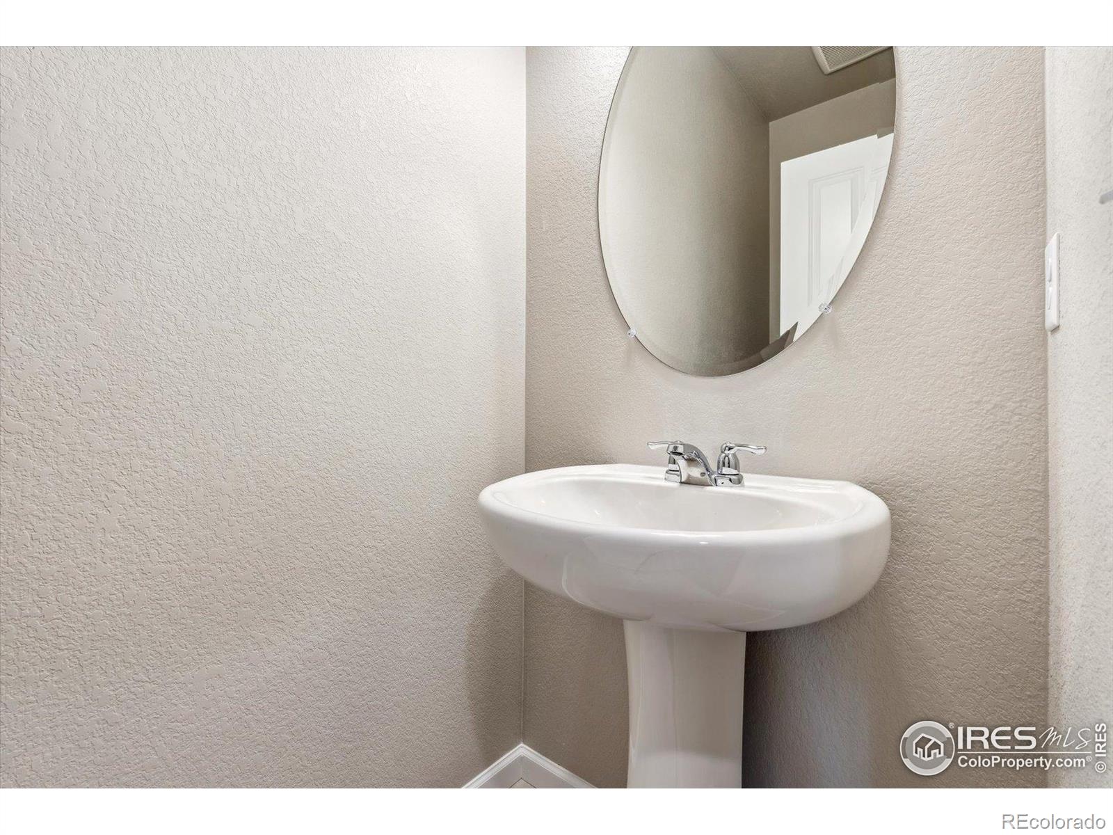 MLS Image #13 for 311  shoveler way,johnstown, Colorado