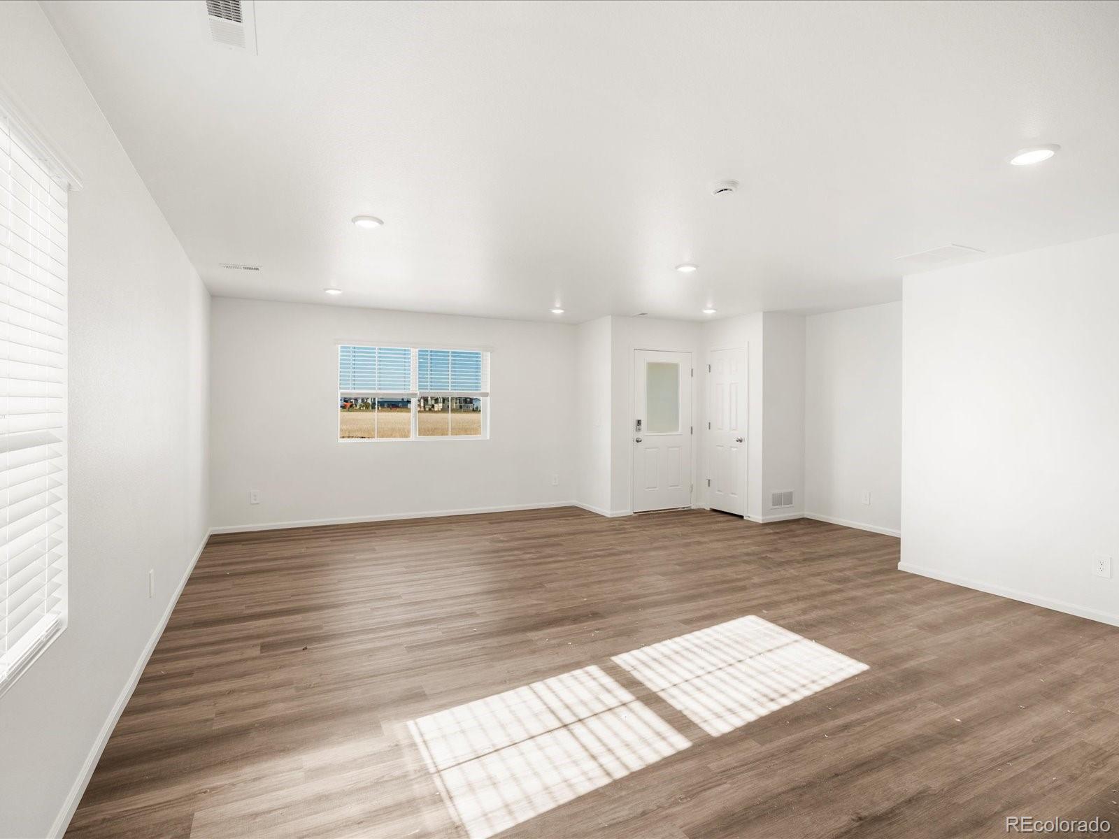MLS Image #3 for 21064 e 65th drive,aurora, Colorado