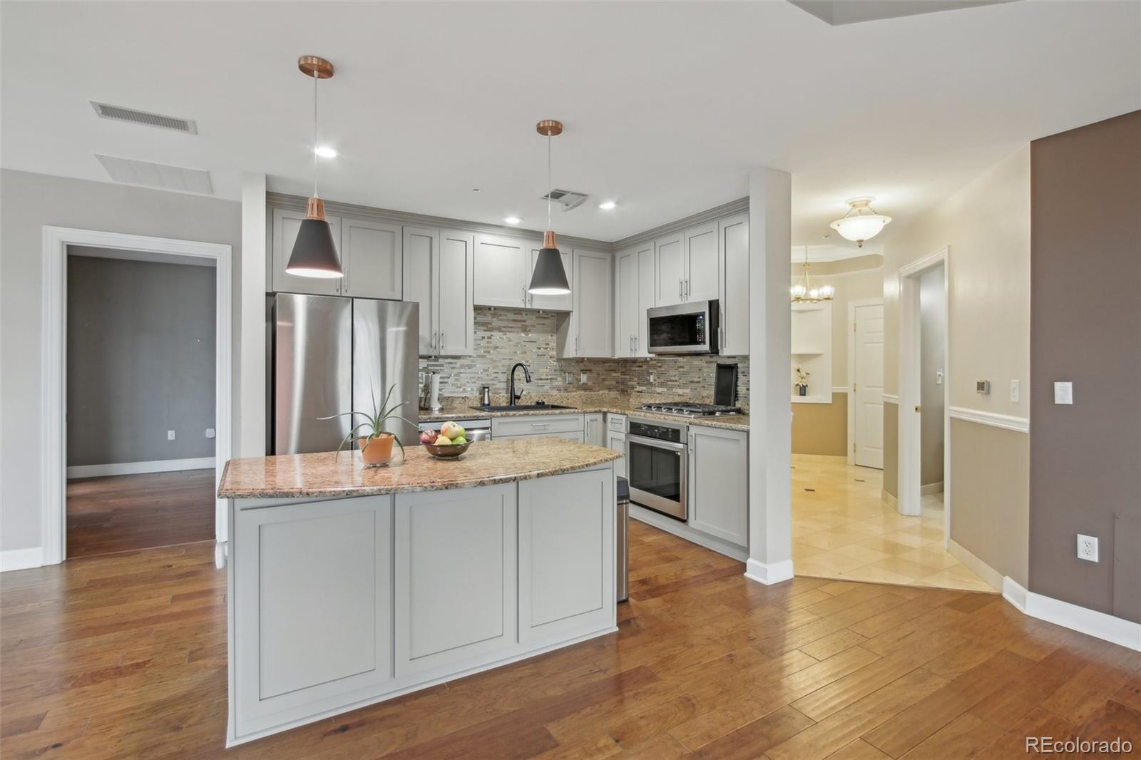 MLS Image #12 for 1827 n grant street 502,denver, Colorado
