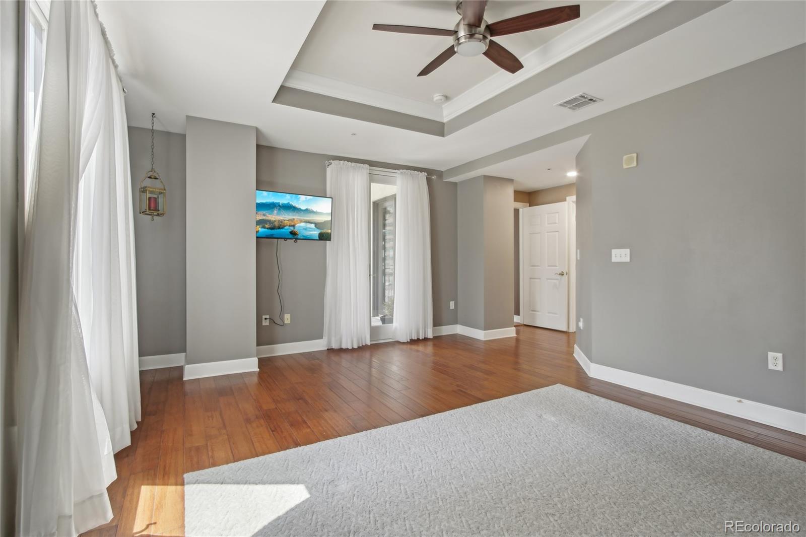 MLS Image #14 for 1827 n grant street 502,denver, Colorado